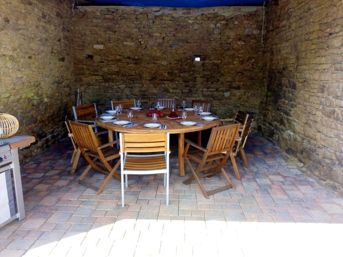 Maison Spacieuse A Plougonven Avec Jacuzzi Et Jardin 外观 照片