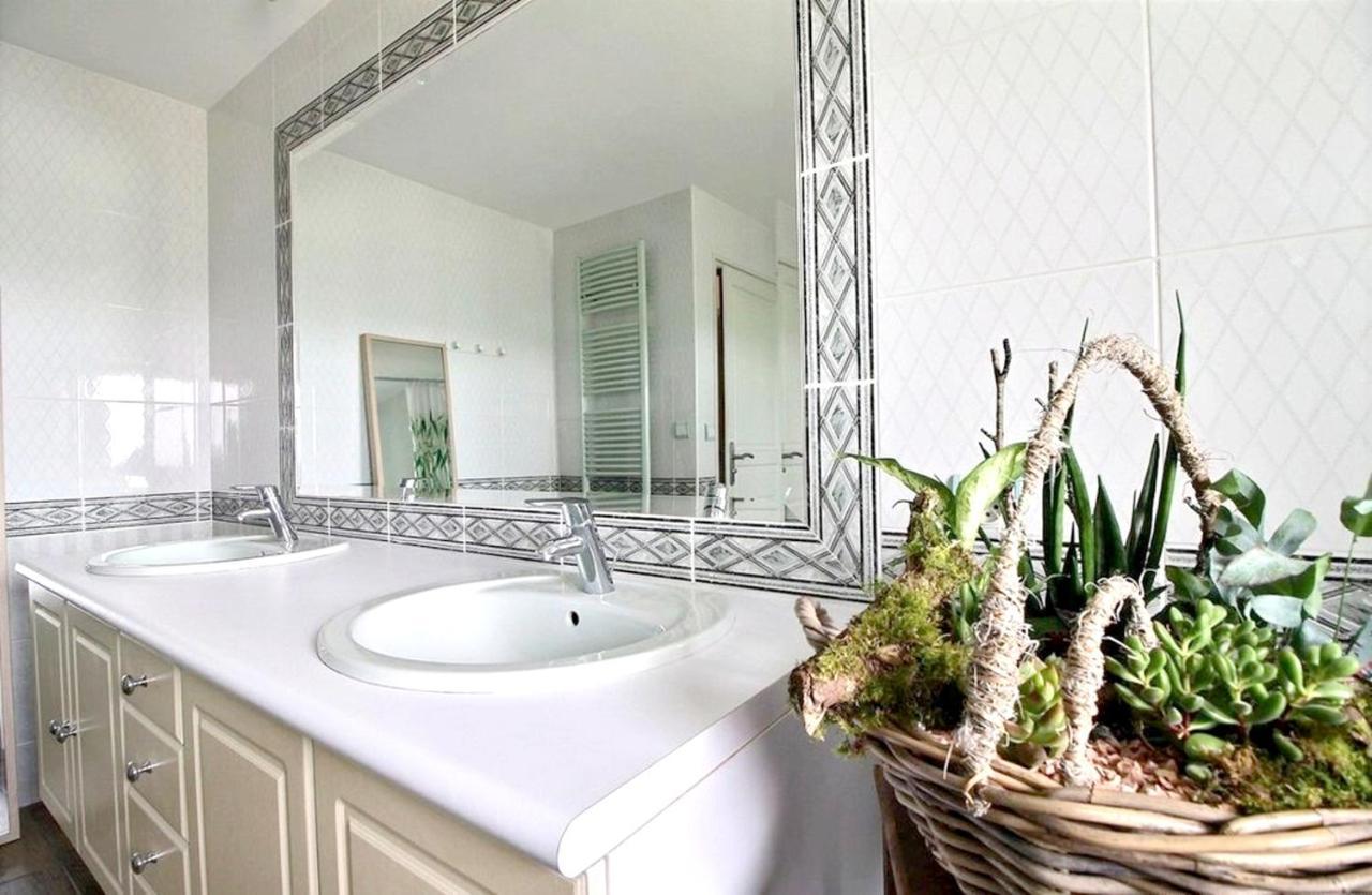 Maison Spacieuse A Plougonven Avec Jacuzzi Et Jardin 外观 照片