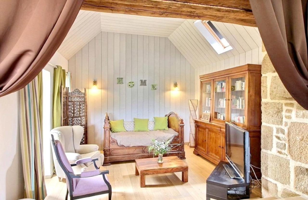 Maison Spacieuse A Plougonven Avec Jacuzzi Et Jardin 外观 照片
