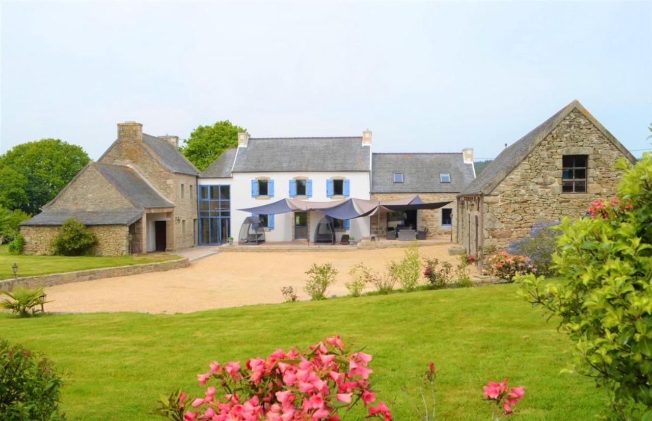 Maison Spacieuse A Plougonven Avec Jacuzzi Et Jardin 外观 照片